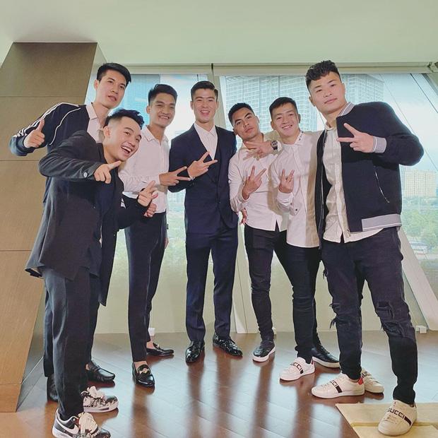 HOT: Cô dâu Quỳnh Anh xuất hiện lộng lẫy như công chúa sánh bước bên chú rể Duy Mạnh trong tiệc cưới-9