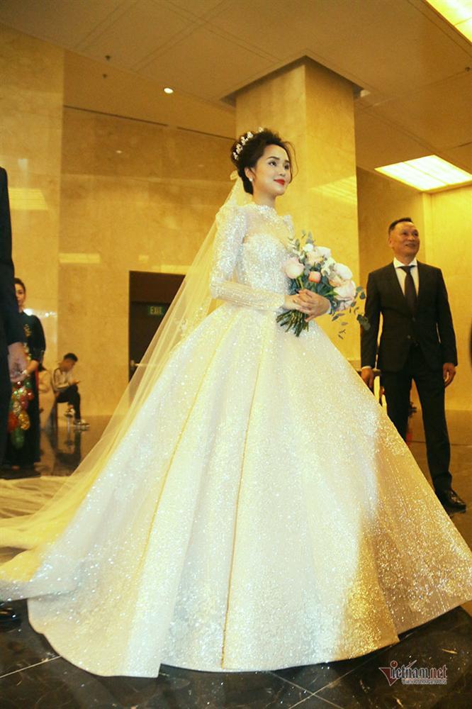 Khoảnh khắc xúc động trong đám cưới Duy Mạnh  - Quỳnh Anh: Chú rể bật khóc trước lời căn dặn của bố vợ-3