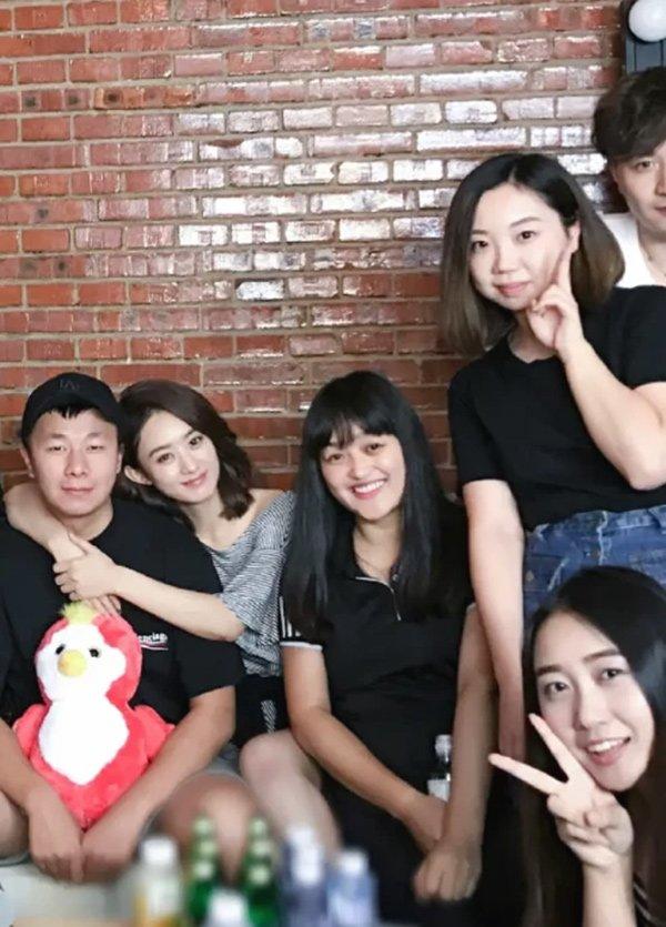 Chồng con đề huề, tiểu Hoa đán này vẫn có hành động thiếu kiềm chế với trai trẻ-3