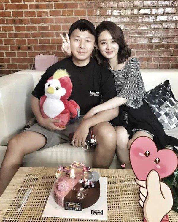 Chồng con đề huề, tiểu Hoa đán này vẫn có hành động thiếu kiềm chế với trai trẻ-4