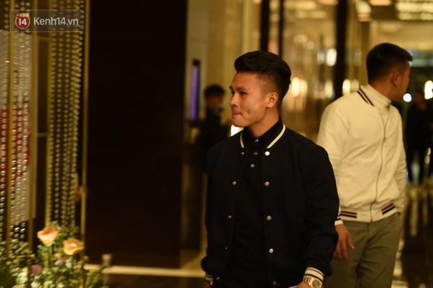 Quang Hải bảnh bao tới dự đám cưới Duy Mạnh, fans chỉ hóng sự xuất hiện của cô chủ tiệm nail-2