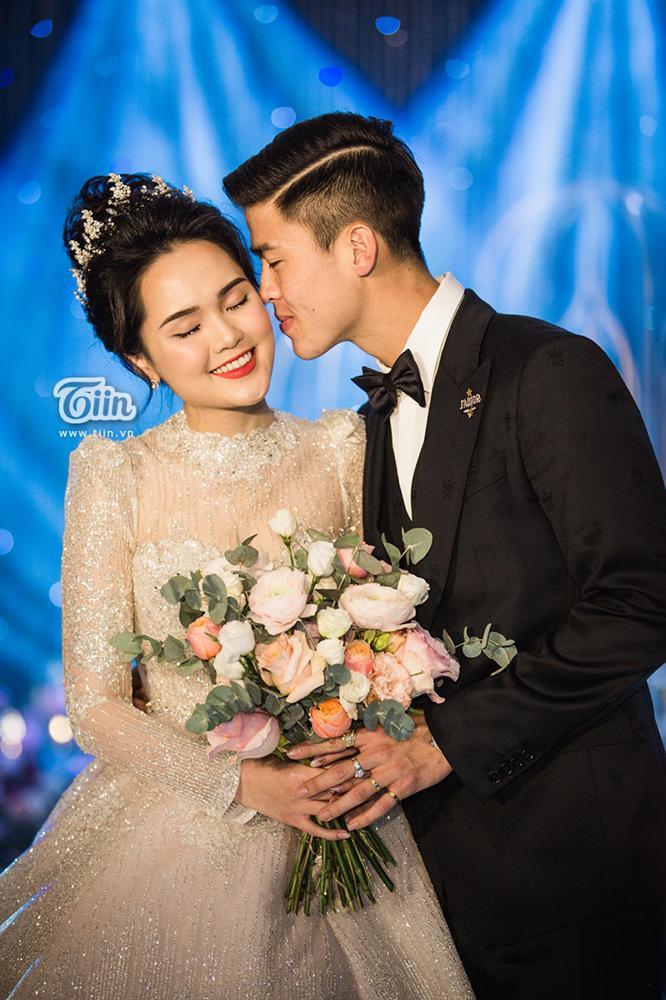 Đi đám cưới Duy Mạnh, bộ 3 hot boy sân cỏ làm hội fans girl đổ gục vì ai cũng đòi lấy vợ-1