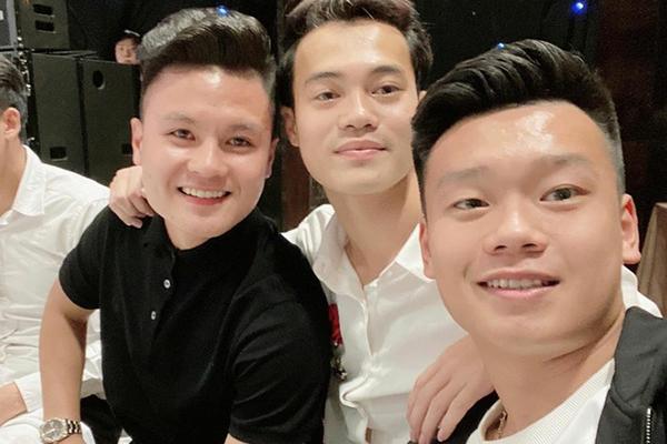 Bắt được hoa cưới Duy Mạnh, Văn Toàn bị fan trêu sắp nối gót kết hôn-4