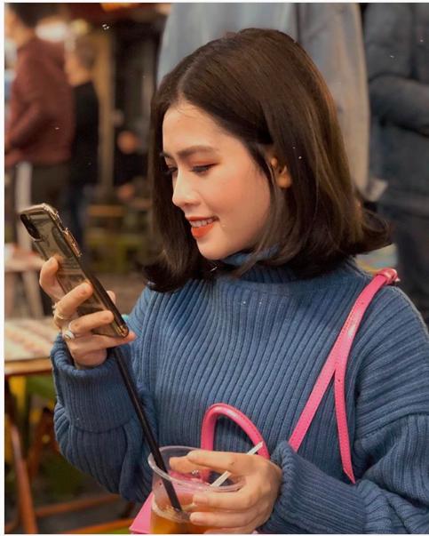 Bạn gái Quang Hải bị chê có nụ cười xấu-1