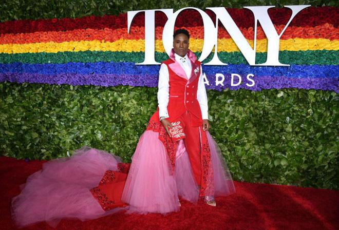 Oscar 2020: Ông hoàng thảm đỏ Billy Porter mặc váy, diện áo dát vàng lập tức chiếm spotlight-7