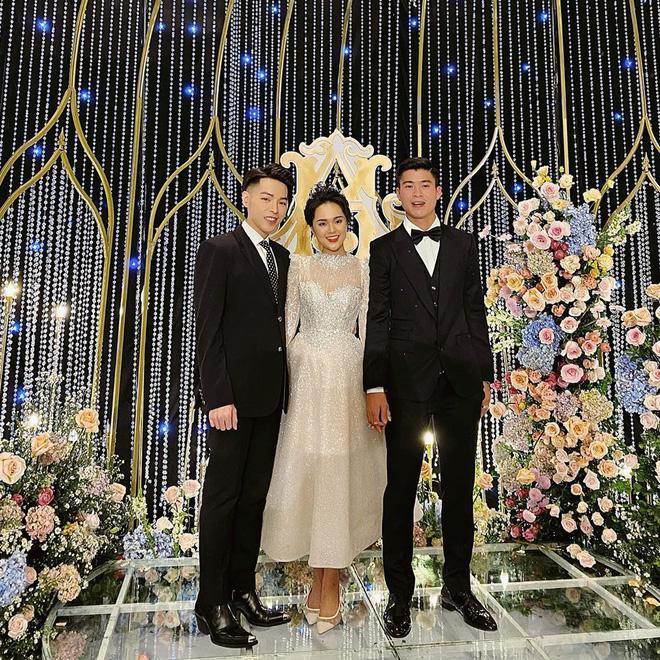Chỉ 1 bức ảnh chụp cùng Đức Phúc mà cô dâu Quỳnh Anh để lộ điểm đặc biệt ở chiếc váy cưới cổ tích-1