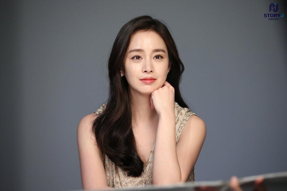 Ngắm loạt ảnh này của Kim Tae Hee, ai dám chê cô xuống sắc - hết thời-1