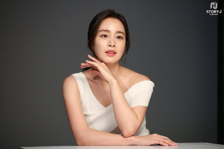 Ngắm loạt ảnh này của Kim Tae Hee, ai dám chê cô xuống sắc - hết thời-11