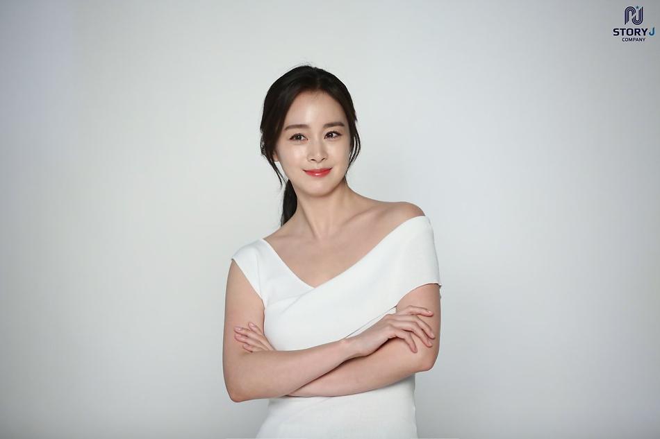 Ngắm loạt ảnh này của Kim Tae Hee, ai dám chê cô xuống sắc - hết thời-9