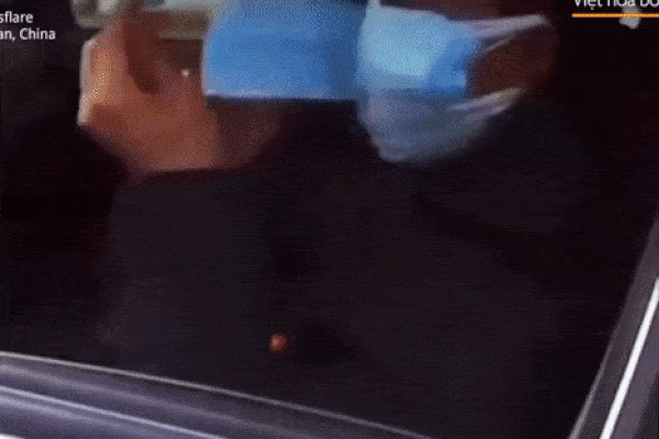 Clip: Tài xế đeo 7749 lớp khẩu trang chống virus corona, người xem đếm mãi không hết