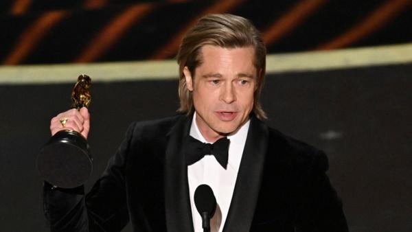 Leonardo DiCaprio nhìn say đắm khi Brad Pitt chiến thắng giải Oscar, fan bất chấp tất cả mà đẩy thuyền-1