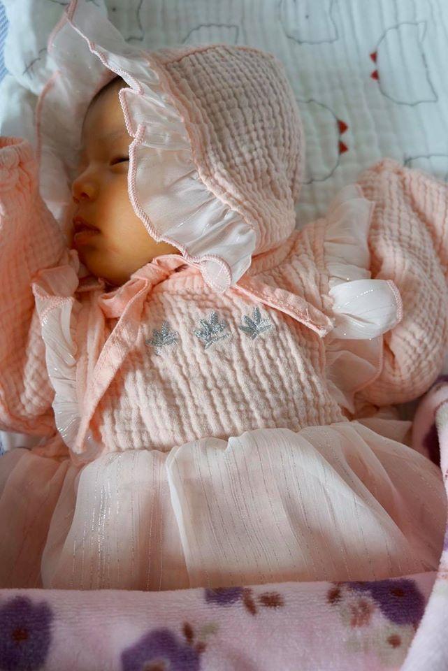 Sau 1 tháng lâm bồn, hoa hậu Jennifer Phạm lần đầu để con thứ 4 lộ diện-1