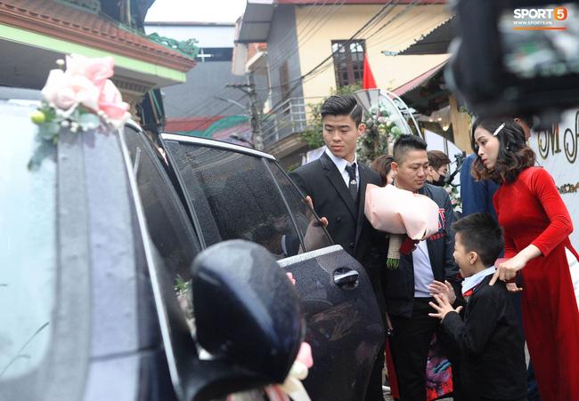 Chân dung người chị ruột xinh đẹp và cô cháu gái model nhí chuyên nghiệp vừa xuất hiện nổi bật trong đám cưới cậu Duy Mạnh ngày hôm qua-3