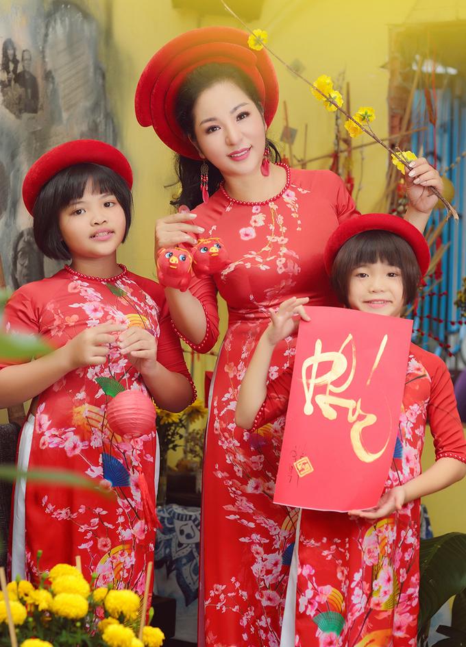 Con gái Thúy Nga làm văn tả mẹ, dân mạng cười nắc nẻ trước sự phóng đại chiều cao-4