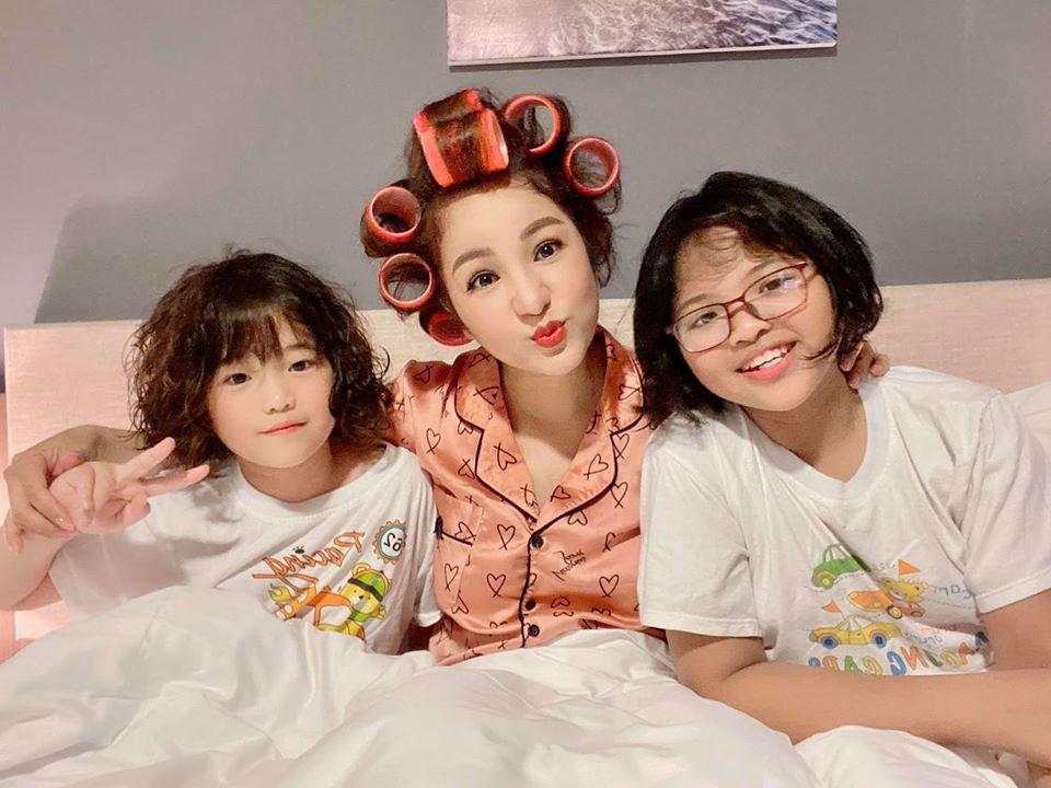 Con gái Thúy Nga làm văn tả mẹ, dân mạng cười nắc nẻ trước sự phóng đại chiều cao-8