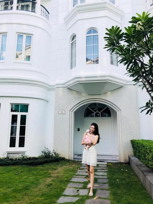 Ngọc Duyên khoe vóc dáng thon gọn đến bất ngờ bên cạnh con gái mới sinh-1