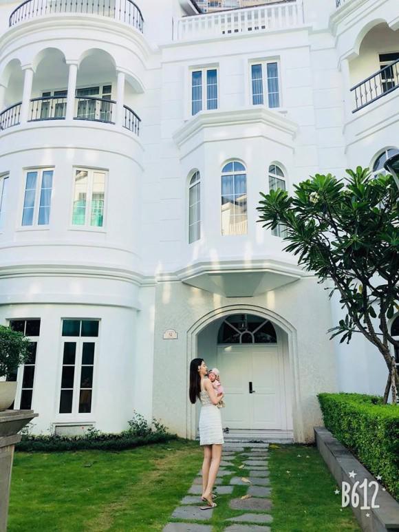 Ngọc Duyên khoe vóc dáng thon gọn đến bất ngờ bên cạnh con gái mới sinh-2