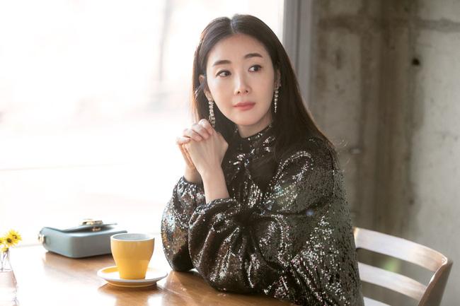 Xuất hiện vài phút trong Hạ Cánh Nơi Anh, Choi Ji Woo đem đến đẳng cấp khác hẳn cho chiếc đầm 22 triệu, đẹp ăn đứt người mẫu-4