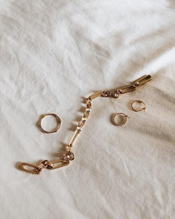 Mặc quần áo bình dân nhưng khéo diện 6 kiểu trang sức hot hit nhất 2020, các nàng sẽ sang chảnh level max-16