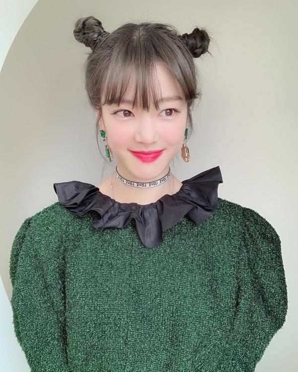 Mặc quần áo bình dân nhưng khéo diện 6 kiểu trang sức hot hit nhất 2020, các nàng sẽ sang chảnh level max-20