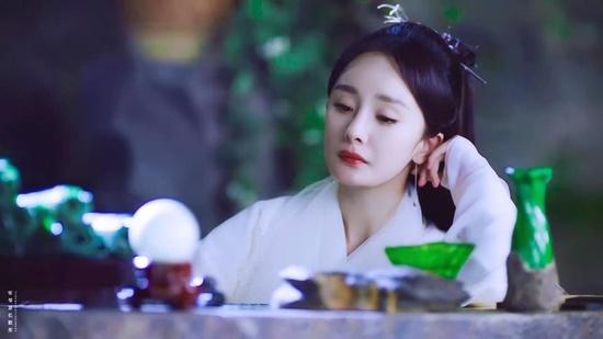 Lên hình 5 phút, Dương Mịch đẹp lấn át Địch Lệ Nhiệt Ba-1