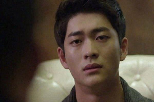 Cặp đôi cảnh sát nên duyên vợ chồng giữa nạn dịch corona: Không hoa tươi, không lễ phục, không bánh cưới-3