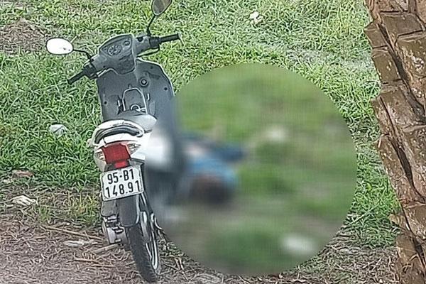 Thông tin bất ngờ vụ thanh niên chết bên xe máy, mặt dính đầy máu-1