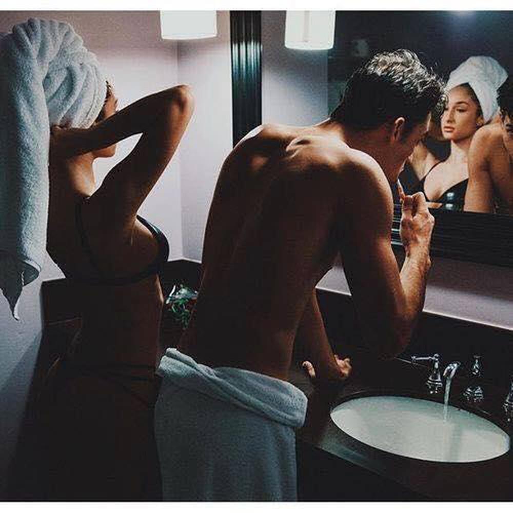 Con trai nói nhà có người lạ hay đến, chồng lắp camera phát hiện bí mật động trời của vợ-1