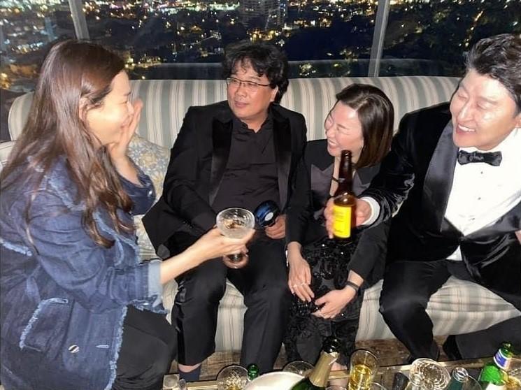 Hoa hậu Hàn bị chỉ trích hám fame khi đăng ảnh chúc mừng đoàn phim Ký Sinh Trùng tại Oscar-3