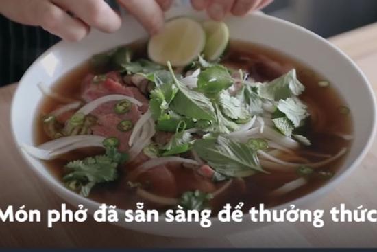 Đầu bếp Tây trổ tài nấu phở Việt ngon chuẩn vị