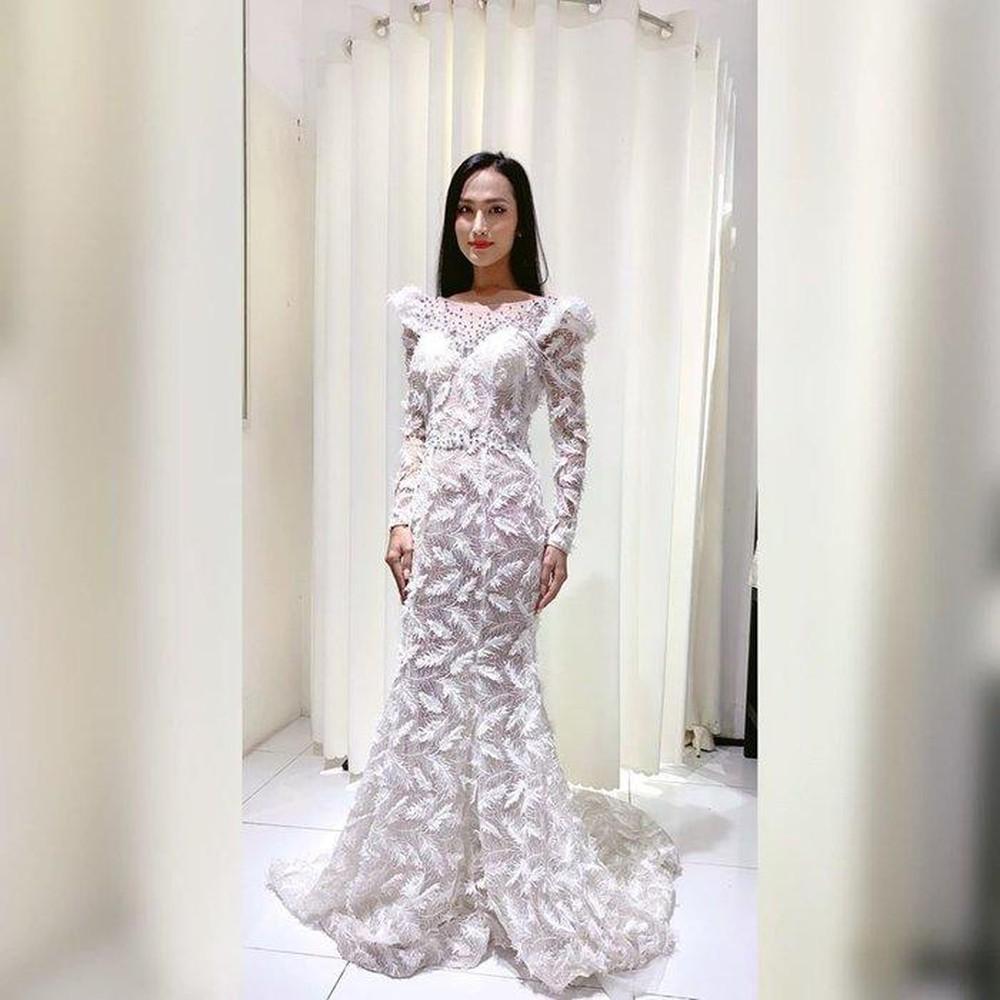 Mai Phương Thúy lộ thân hình đô con - Trang phục dạ hội demo của Hoài Sa bị chê quê mùa-1