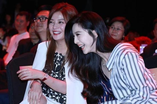 Vì sao Triệu Vy dễ được tha thứ hơn Phạm Băng Băng?