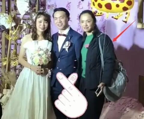 Mặc giản dị đi ăn cưới, Triệu Lệ Dĩnh và Dương Tử được khen ngợi hết lời-3