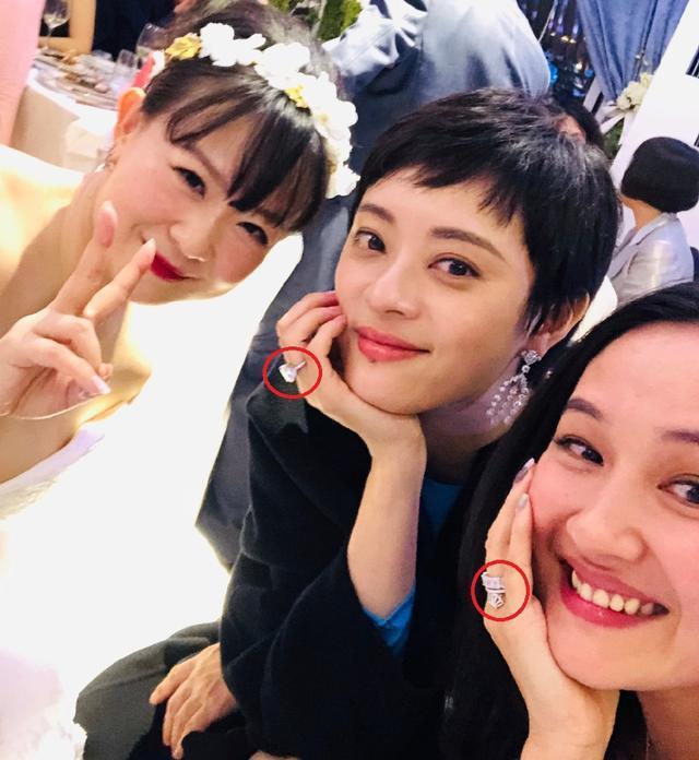 Mặc giản dị đi ăn cưới, Triệu Lệ Dĩnh và Dương Tử được khen ngợi hết lời-9