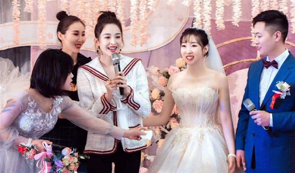 Mặc giản dị đi ăn cưới, Triệu Lệ Dĩnh và Dương Tử được khen ngợi hết lời-7