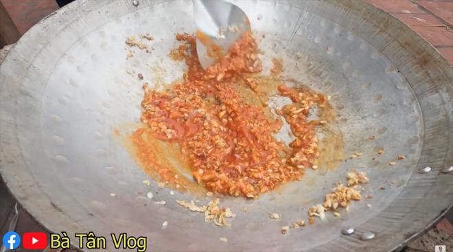 Bà Tân Vlog làm trứng chiên nước mắm, bị dân mạng chỉ rõ dùng nguyên liệu dễ gây ngộ độc-6