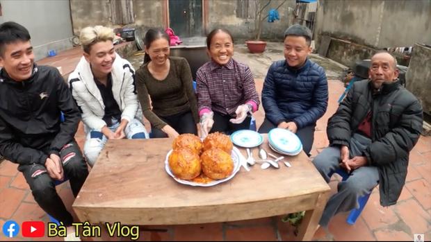 Bà Tân Vlog làm trứng chiên nước mắm, bị dân mạng chỉ rõ dùng nguyên liệu dễ gây ngộ độc-9