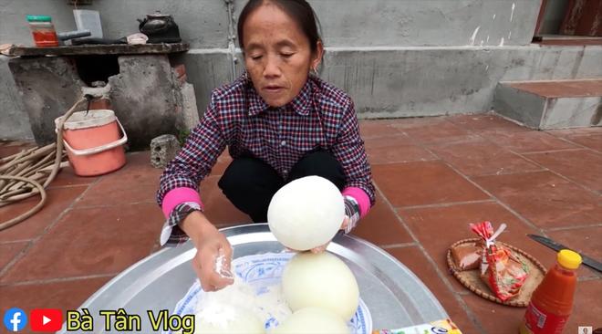 Bà Tân Vlog làm trứng chiên nước mắm, bị dân mạng chỉ rõ dùng nguyên liệu dễ gây ngộ độc-4