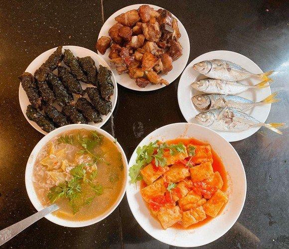 Vợ Phan Văn Đức khoe ảnh mâm cơm gia đình, dân mạng hết lời khen: Vợ như này ai chẳng muốn có-4