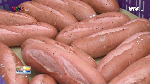Có gì trong chiếc bánh mì thanh long giá 6k, do vua bánh mì vừa sáng chế để giải cứu nông sản Việt bị mắc kẹt vì Corona?-4