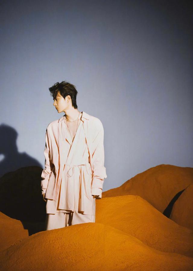 Vương Nhất Bác liên tiếp lập kỷ lục hoành tráng khi lên bìa tạp chí lớn-6