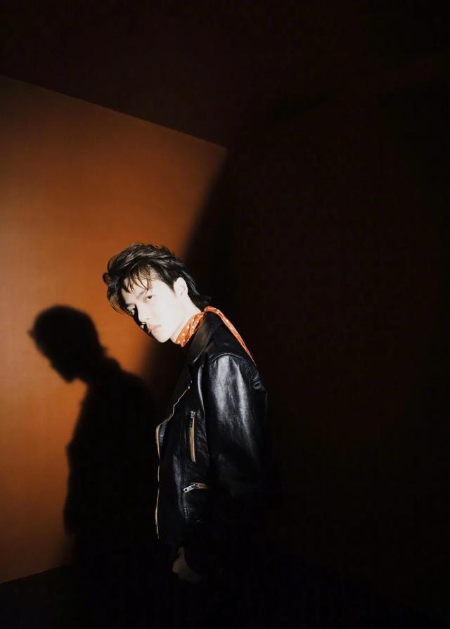 Vương Nhất Bác liên tiếp lập kỷ lục hoành tráng khi lên bìa tạp chí lớn-3