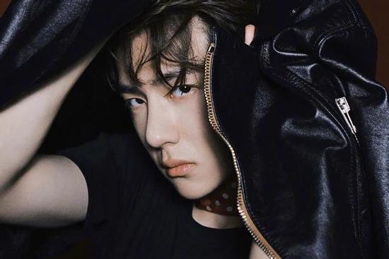 Vương Nhất Bác liên tiếp lập kỷ lục hoành tráng khi lên bìa tạp chí lớn