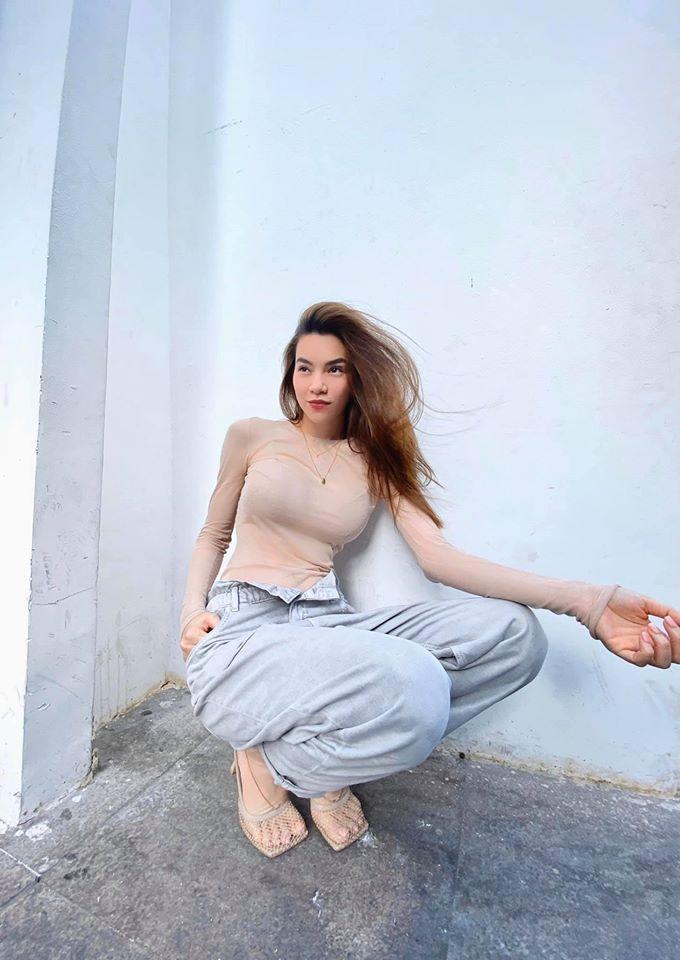 Hà Hồ lên đồ táo bạo đến nỗi cây đa gốc đề như ca sĩ Quang Linh phải lo lắng người đẹp... trúng gió-3