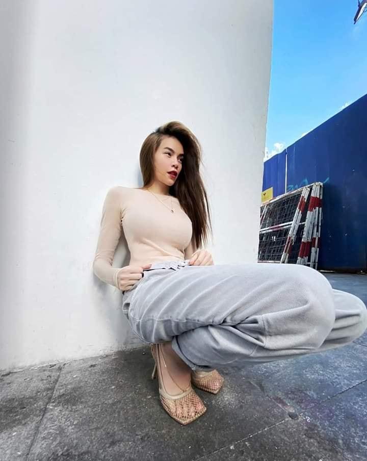 Hà Hồ lên đồ táo bạo đến nỗi cây đa gốc đề như ca sĩ Quang Linh phải lo lắng người đẹp... trúng gió-4