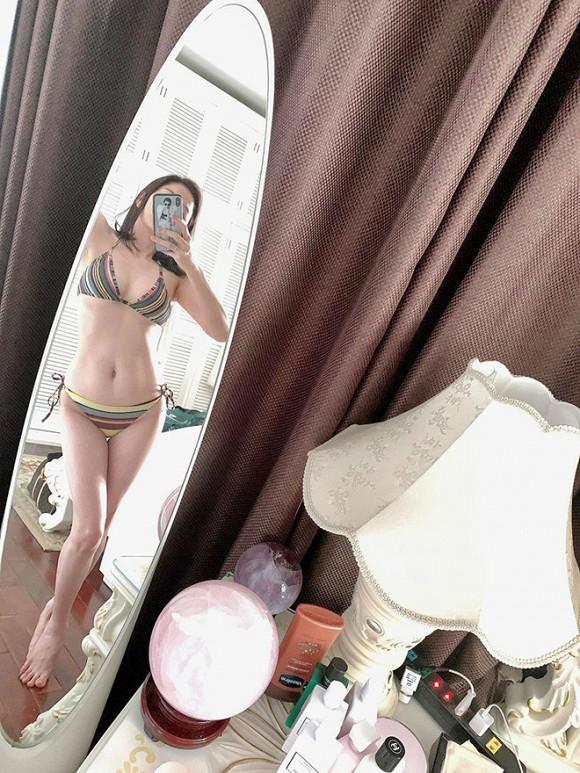 Lệ Quyên khoe dáng với áo tắm, nhưng sao vòng hai và vòng một lại gần bằng nhau thế này?-4