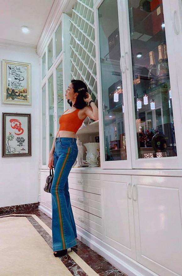 Lệ Quyên khoe dáng với áo tắm, nhưng sao vòng hai và vòng một lại gần bằng nhau thế này?-5