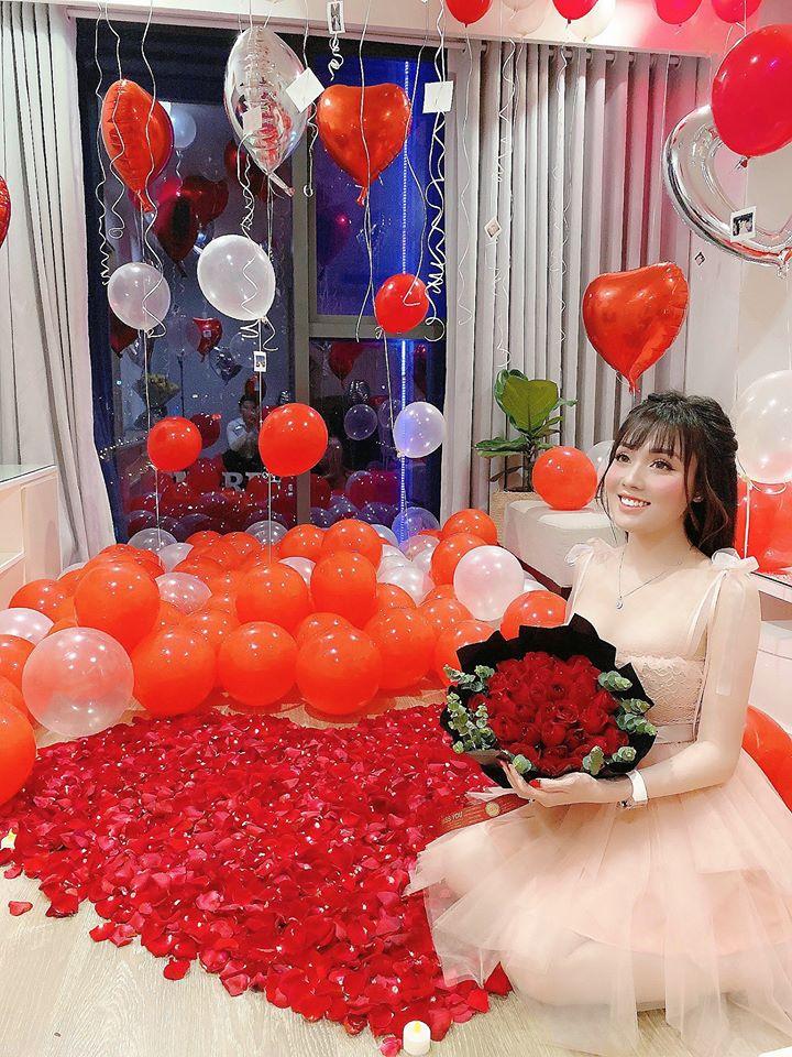 Nữ giảng viên xinh đẹp khoe ông xã hotboy biến phòng ngủ thành thiên đường tình yêu dịp Valentine-3