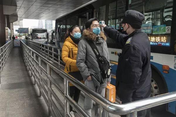 Tại sao số lượng người nhiễm mới và tử vong vì virus corona tăng bất thường chỉ trong một ngày?-1