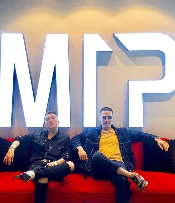 Sơn Tùng M-TP bất ngờ đăng clip chill nhạc Thái, phải chăng sẽ có màn collab trong tương lai gần?-4